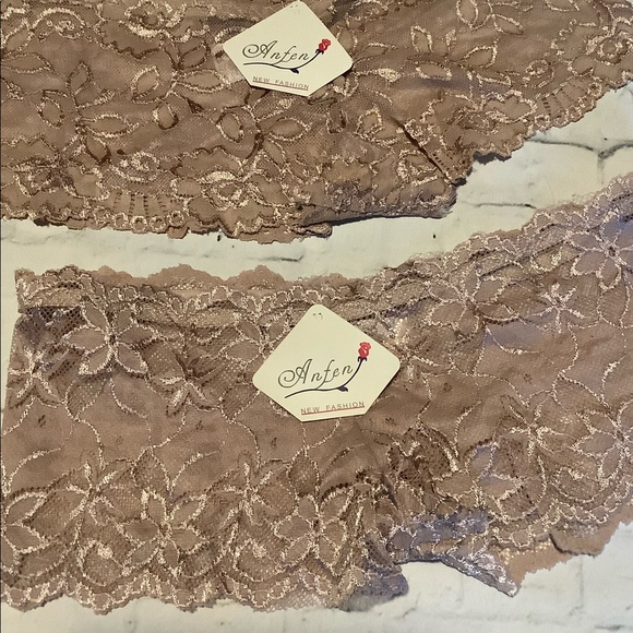 Juniors cheeky shorts small beige lace NWT - Picture 2 of 3